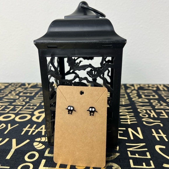 Halloween Stud Earrings - Picture 2 of 3
